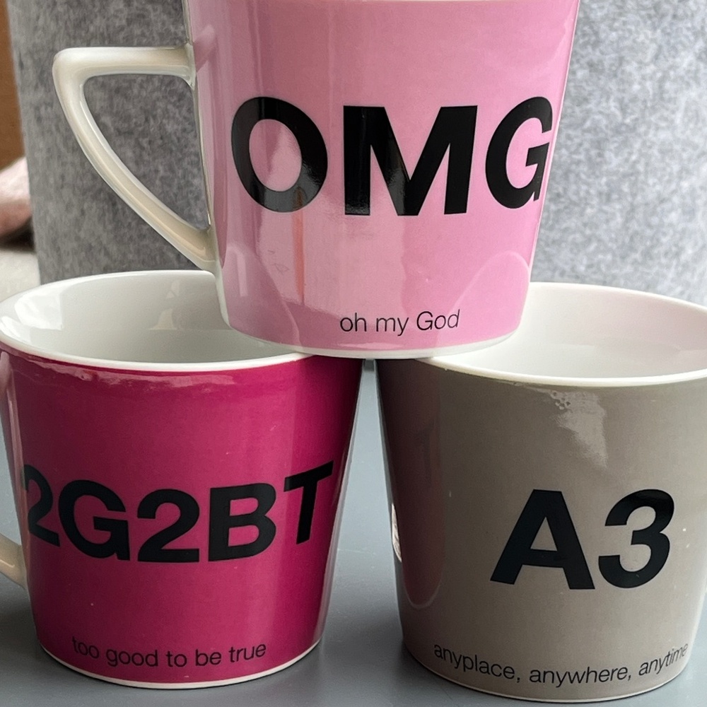 Cute designer porcelain mug set, by TOCA.